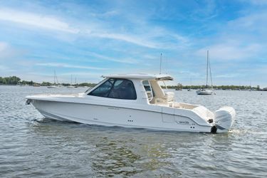 38' Boston Whaler 2020 Yacht For Sale